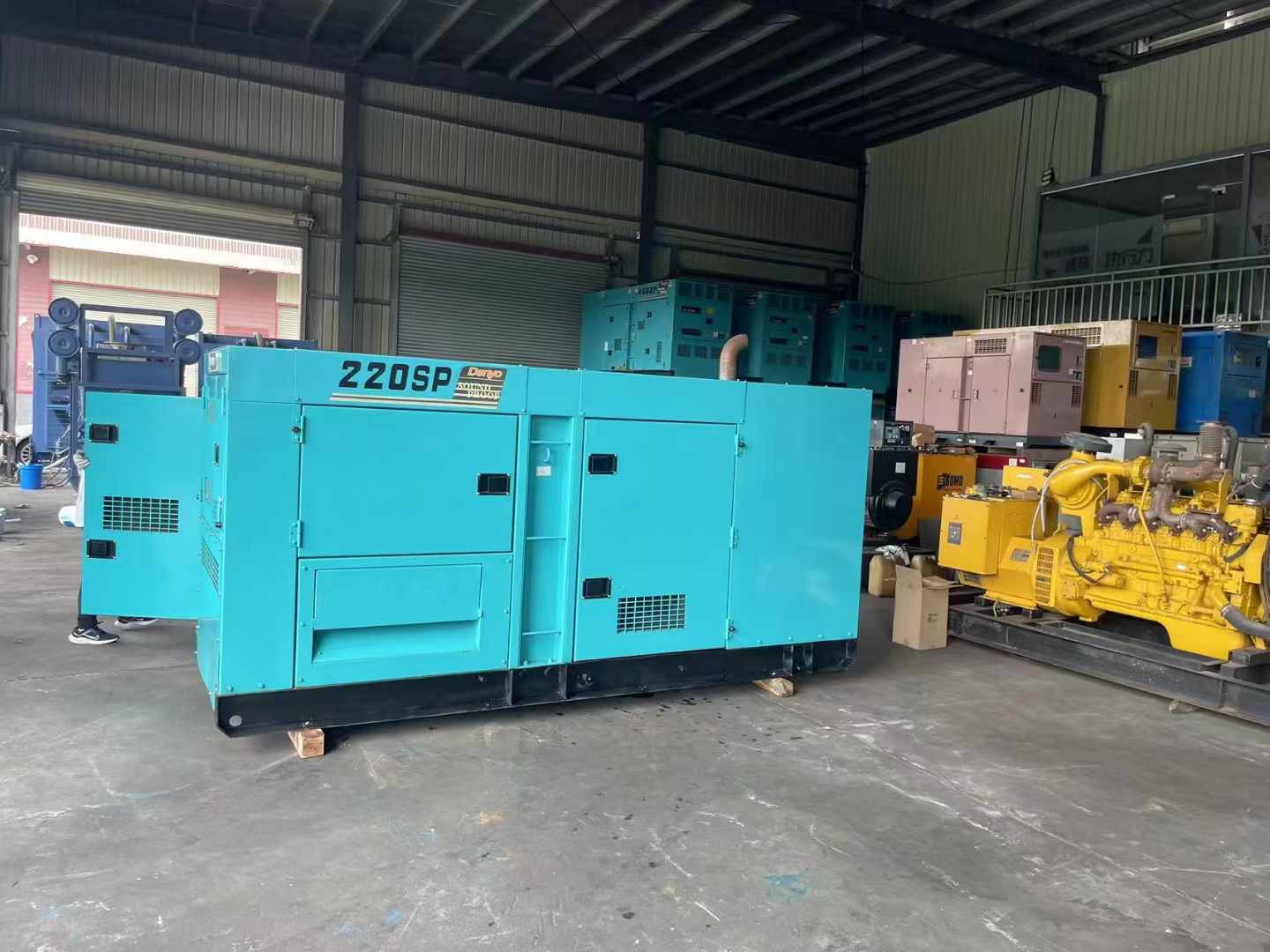 重庆柴油发电机组长期不间断运行时，如何监控其温度和压力？