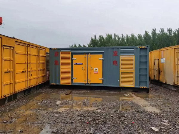 重庆柴油发电机如何判断干式空气滤清器是否需要更换？